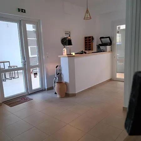 فندق Athineon نيدري