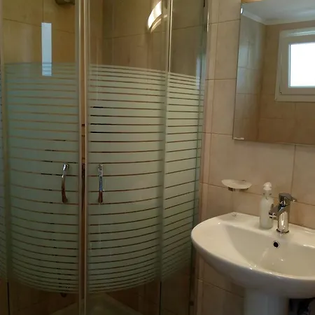 Athineon فندق نيدري